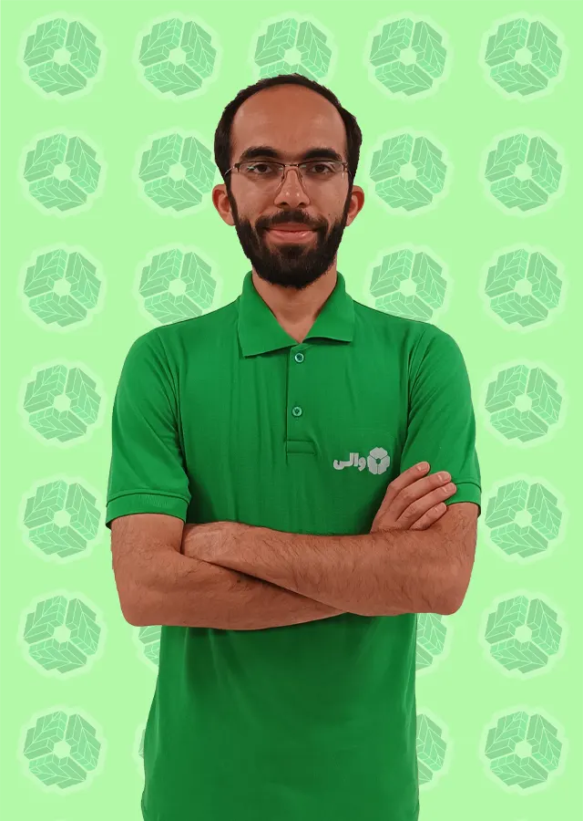 مهندس عارفی پور، کارشناسی ارشد مهندسی الکترونیک از دانشگاه شریف - مدیر تحقیق و توسعه شرکت والی